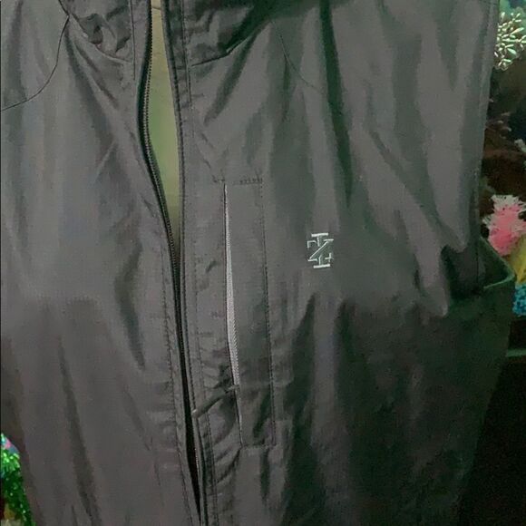 IZOD vest - Picture 2 of 8